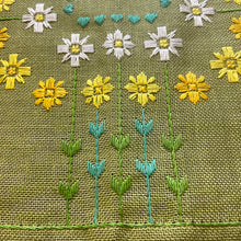 Load image into Gallery viewer, Linen Daisies 6367 by Nordiska