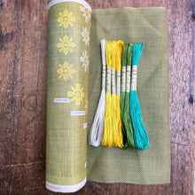 Load image into Gallery viewer, Linen Daisies 6367 by Nordiska