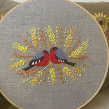 Load image into Gallery viewer, Bullfinches 6521 (1960's)