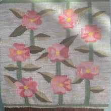 Load image into Gallery viewer, Rosa - 1960s Daisy Weave