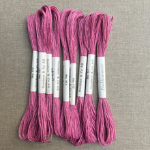 Load image into Gallery viewer, Dusty Pink #917 - One Colour 1960s Linen Thread Set