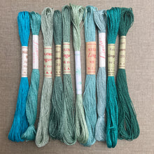 Load image into Gallery viewer, 1960s Linen Thread Set