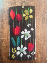 Load image into Gallery viewer, Flowers - 1960s Weave