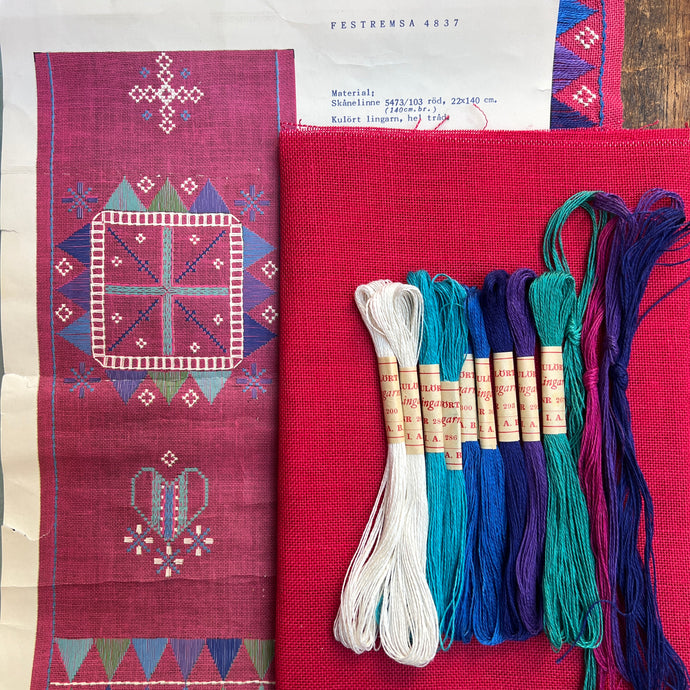 Nordiska Linen Runner / Festremsa 4837