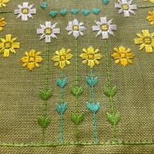 Load image into Gallery viewer, Linen Daisies 6367 by Nordiska