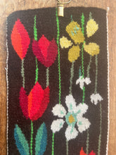 Load image into Gallery viewer, Flowers - 1960s Weave