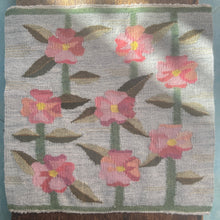 Load image into Gallery viewer, Rosa - 1960s Daisy Weave