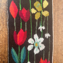 Load image into Gallery viewer, Flowers - 1960s Weave