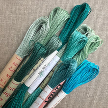 Load image into Gallery viewer, 1960s Linen Thread Set