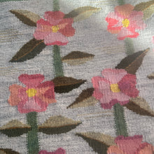 Load image into Gallery viewer, Rosa - 1960s Daisy Weave