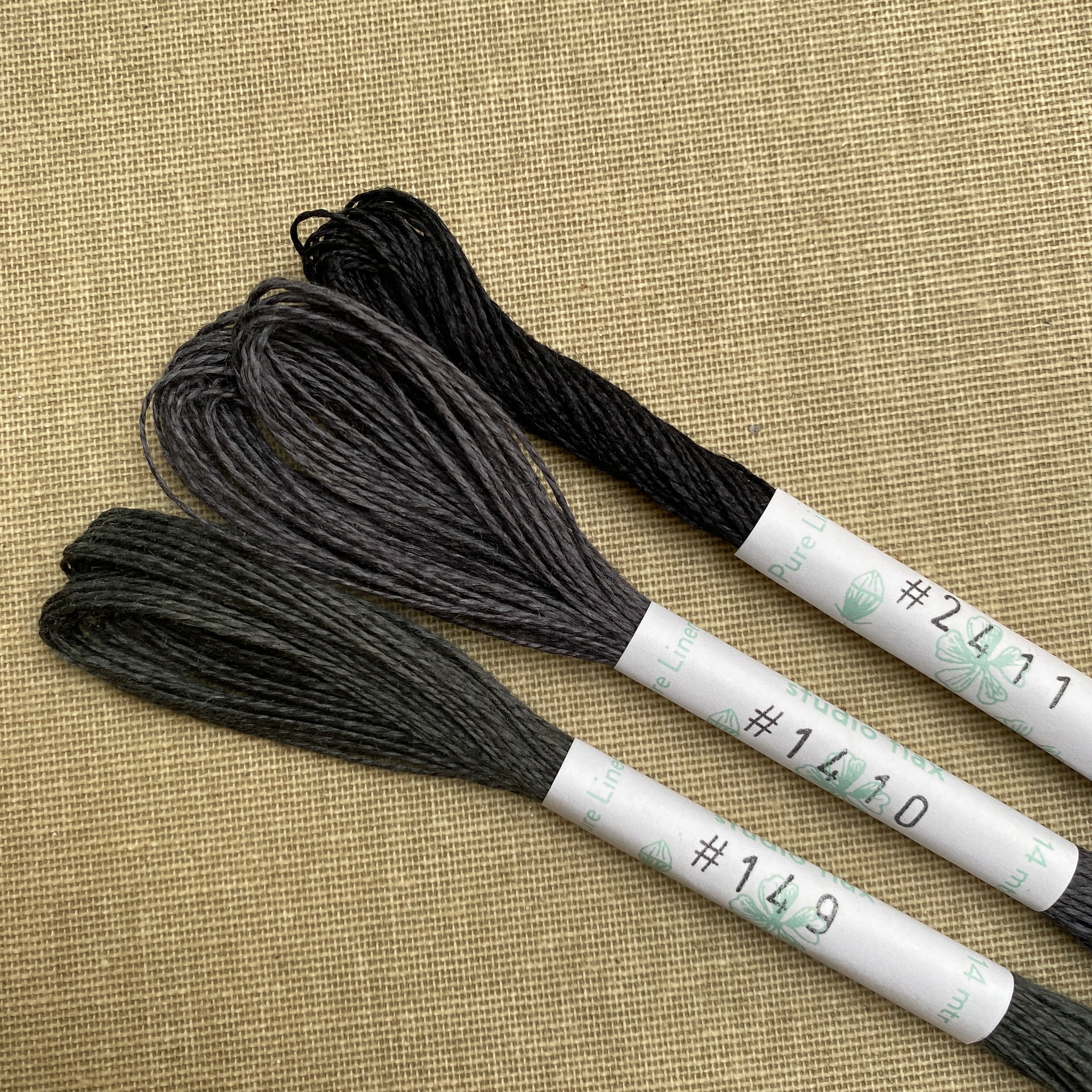 Dark Grey to Black Linen Embroidery Thread – Studio Flax